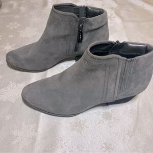 Blondo Ankle Boots Waterproof Gray Suede Leather Sz 9.5 preowned wear Gorgeous